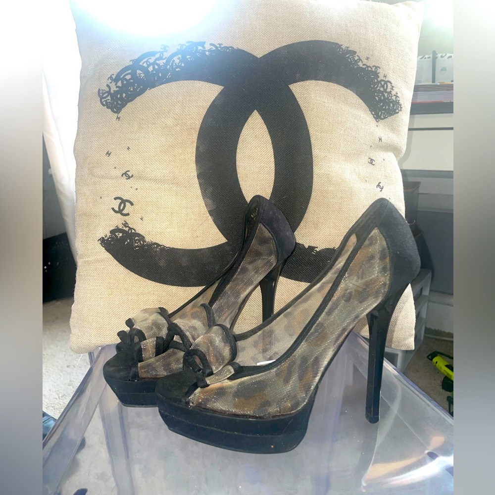 Kim Kardashian size 6 heels